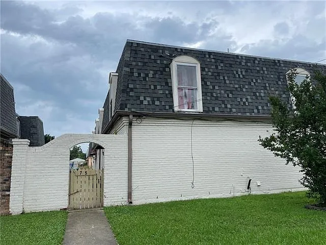 2 bed, 1.5 bath, 1198 sqft, $1,400 — Photo 1