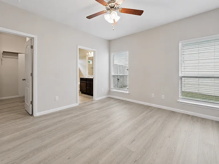 2217 Petersburg Ln — Photo 9