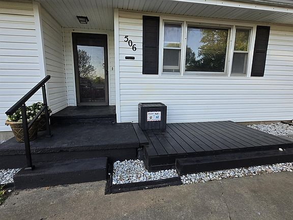 3rd image of 506 Charles Rd