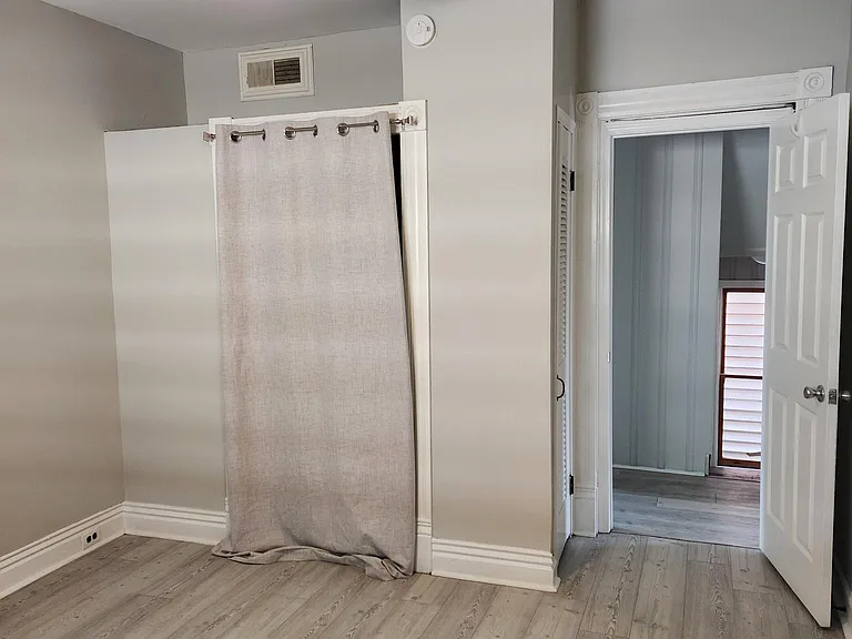 Middle Bedroom