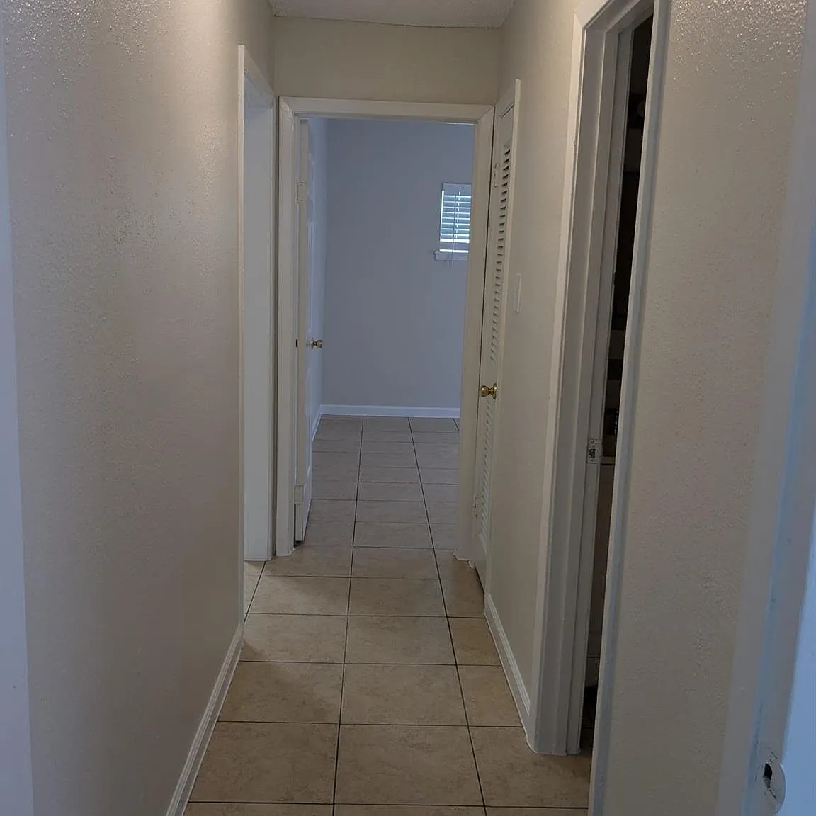 2 bed, 1.0 bath, 694 sqft, $950 — Photo 4