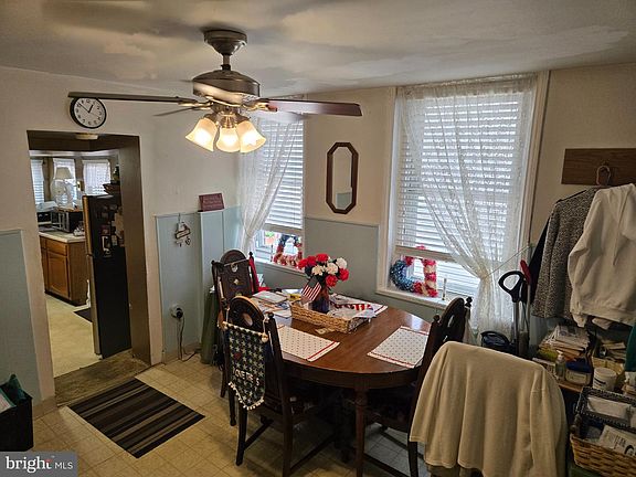 4th image of 437 E Wildey St