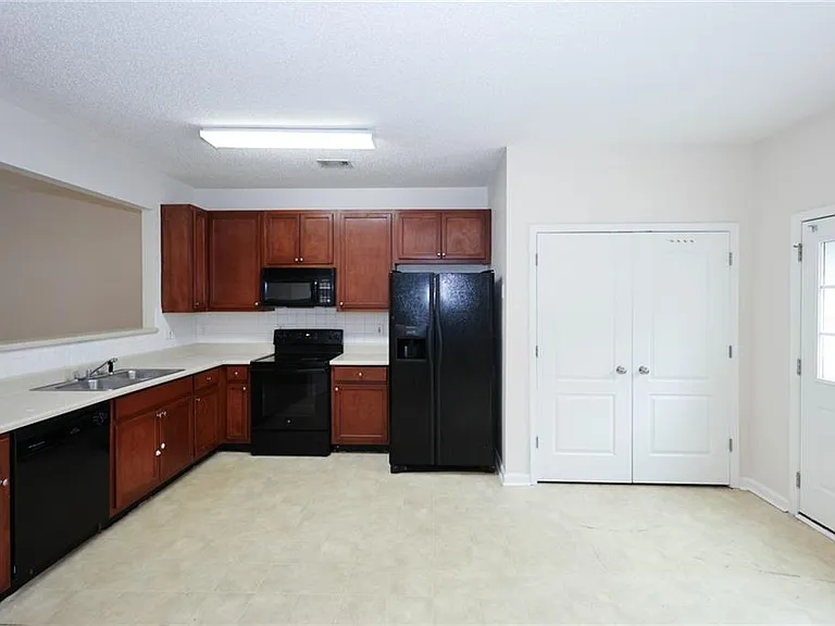 7705 Commerce Ct — Photo 9