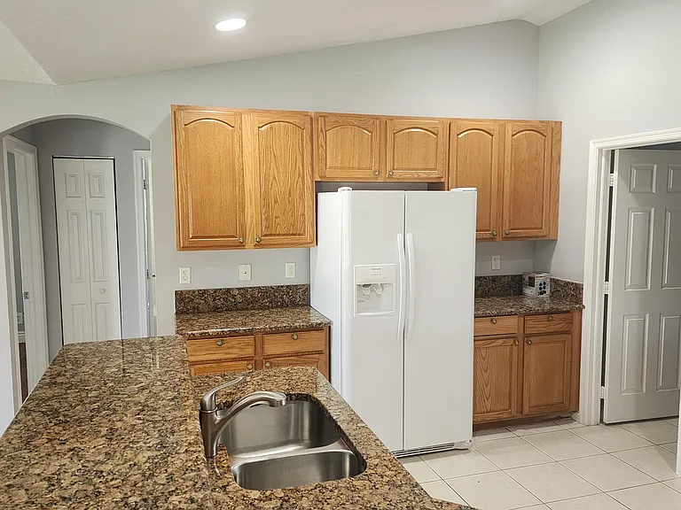 425 SW McComb Ave — Photo 7