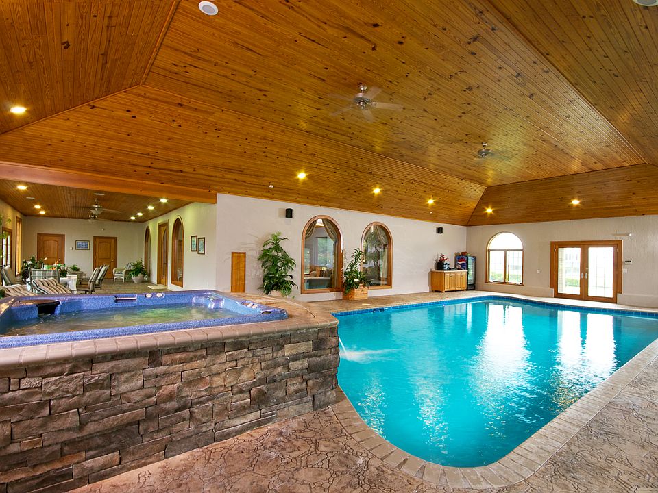Custom 20'x40' Pool & Spa