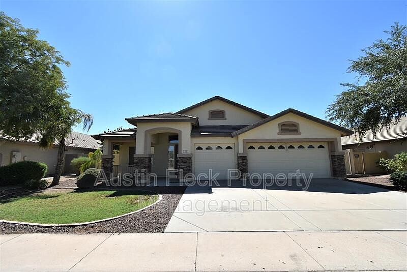 1st image of 333 W Weatherby Pl