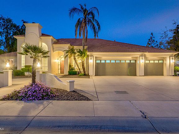 3rd image of 4633 E Grove Cir