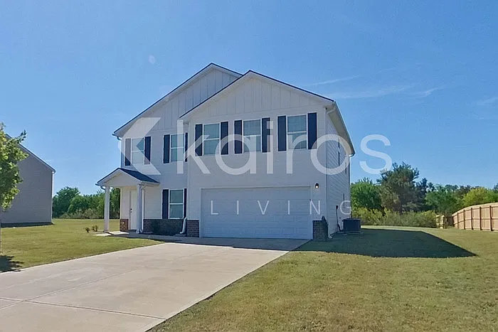 4 bed, 2.5 bath, 2376 sqft, $2,345 — Photo 2