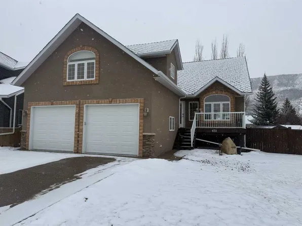 651 N Greene Close, Drumheller, AB T0J 0Y4