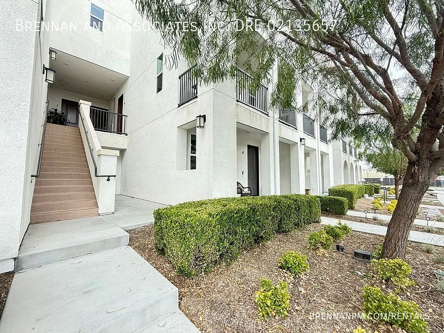 Modern 4BR Home with Guest Suite & Community Amenities in Chula Vista — Photo 2