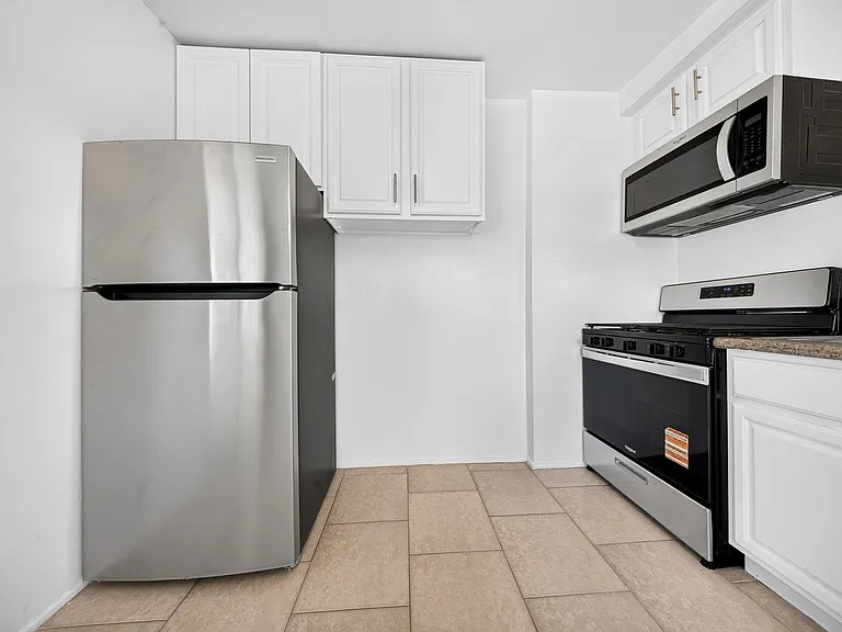 6944-6954 Coldwater Canyon Ave — Photo 17