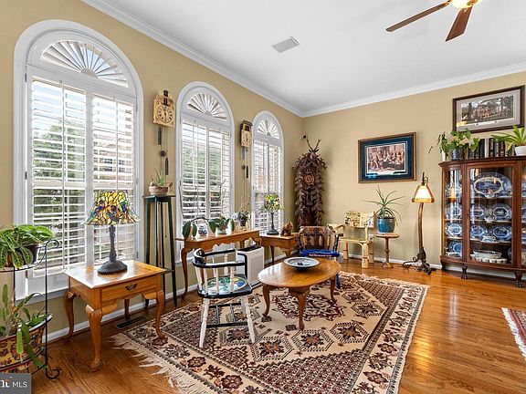 3rd image of 5259 Cozy Glen Ln