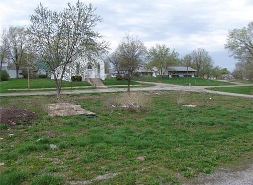3rd image of 106 N Allen Ln