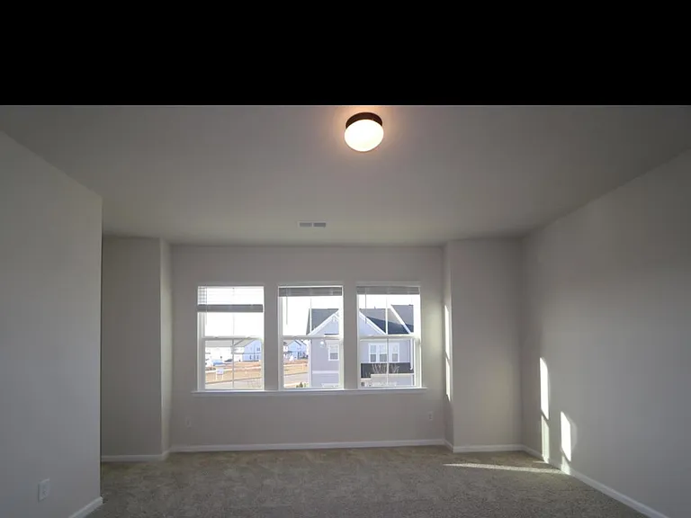 5822 Strathmore Ct — Photo 6