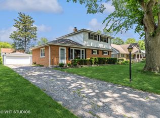 624 Albion Ln, Mount Prospect, IL 60056