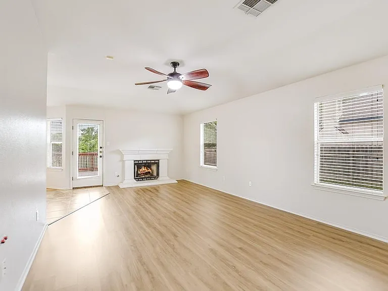 2805 Feathercrest Dr — Photo 3