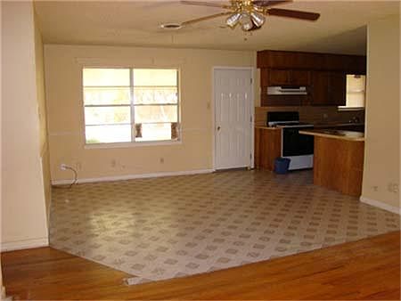 3rd image of 802 Lynn Ct