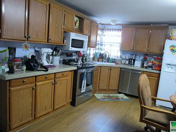 4th image of 3907 Lake Park