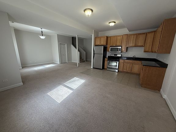 3rd image of 2018 W Jarvis Ave #1W