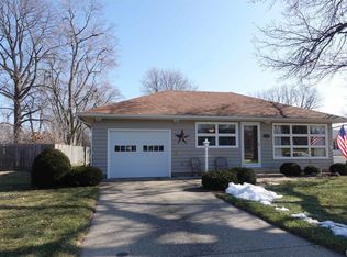 975 Lawrence Ave, Galesburg, IL 61401