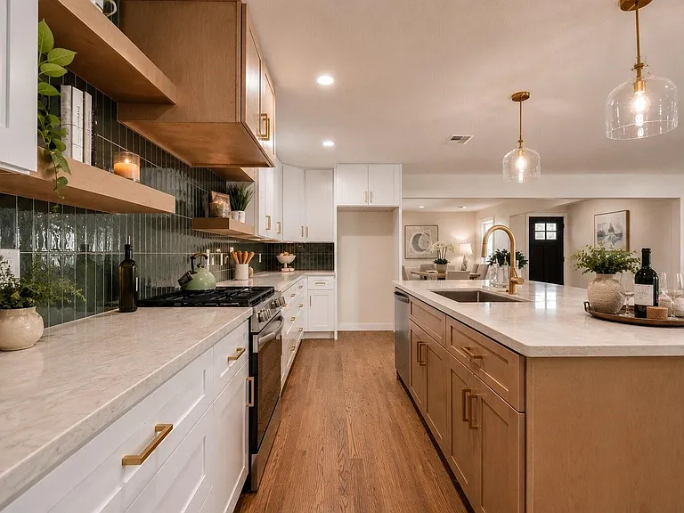 2731 Manila Ln — Photo 1