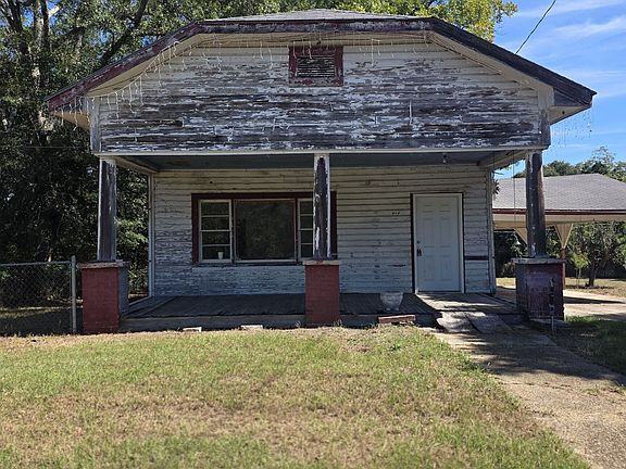 5th image of 645 Main St