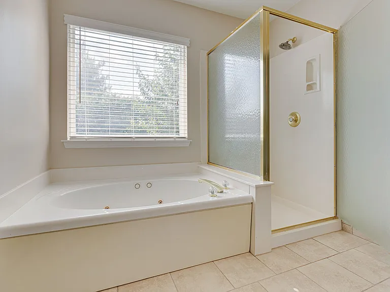 307 Devonshire Dr — Photo 16
