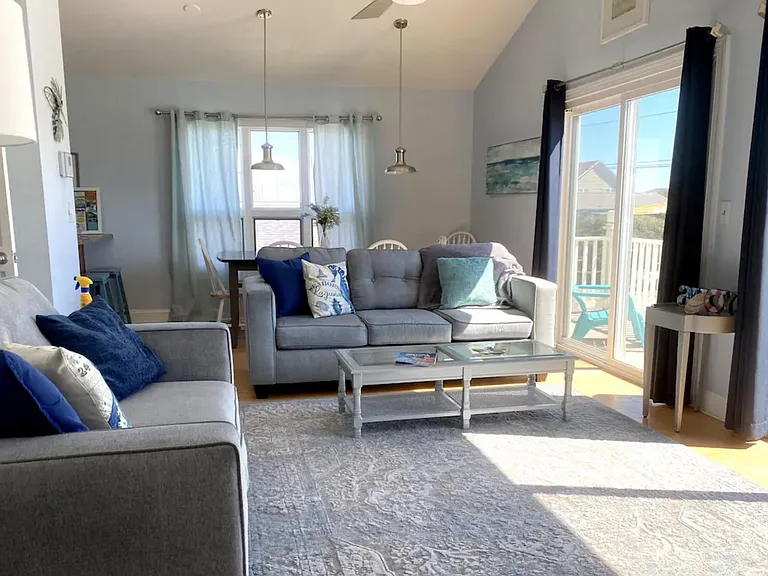1117 S Topsail Dr — Photo 2