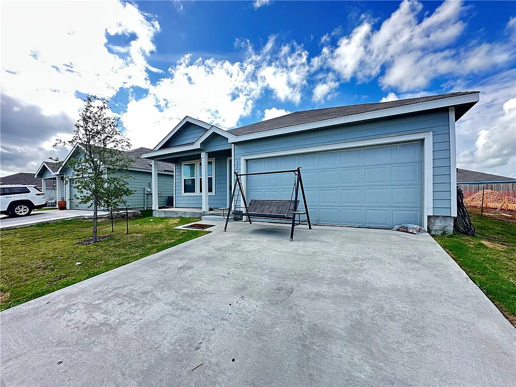 3 bed, 2.0 bath, 1535 sqft, $2,295 — Photo 3