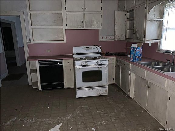 2nd image of 883 Marietta Dr