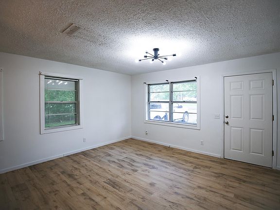 5th image of 118 Bailey Ave