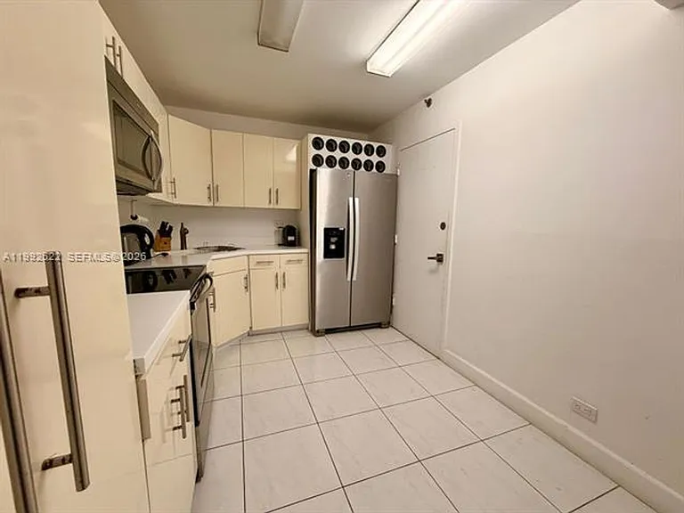 6039 Collins Ave #1506 — Photo 3