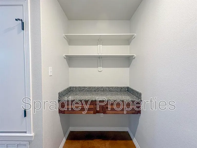 204 Juniper Dr #B — Photo 6