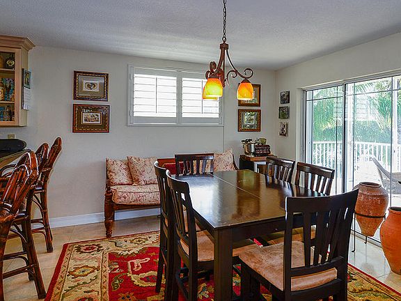 5th image of 213 Bougainvillea St