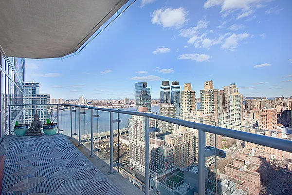 Sold by Adriana Arciello, LREB | media 15