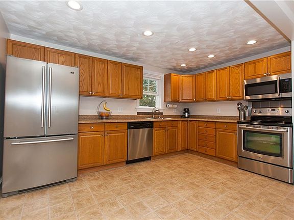 4th image of 24 Seamans Ave