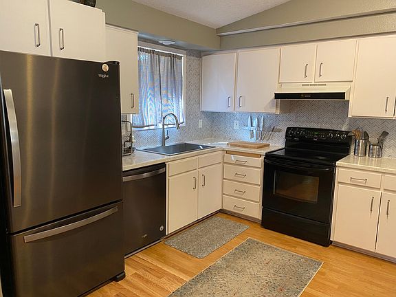 2nd image of 20933 Greenmont Dr