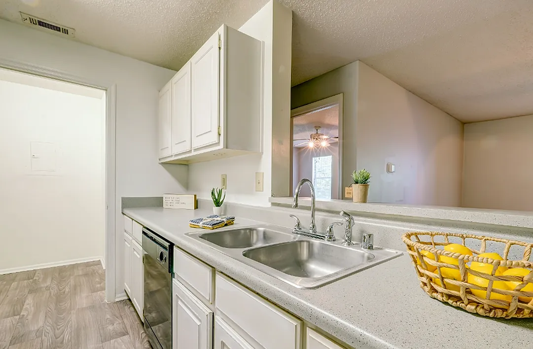 Rivoli Run Apartments — Photo 3