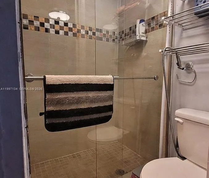1400 NE 54th St #102 — Photo 11