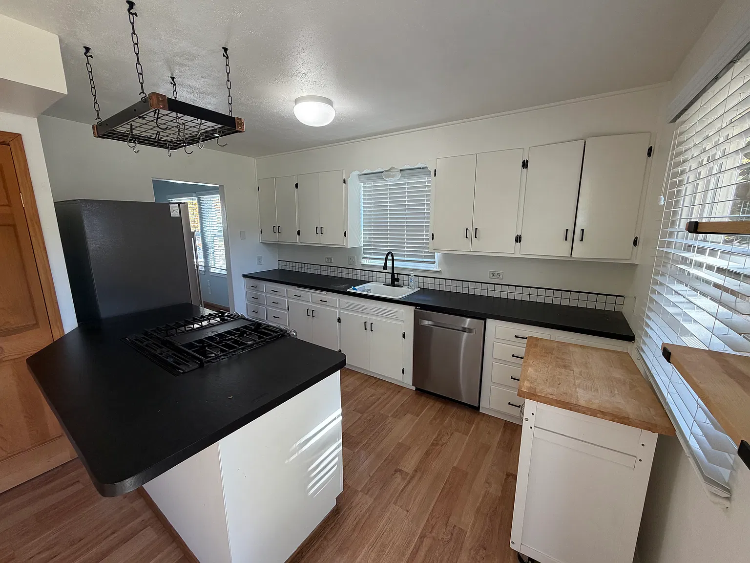 3 bed, 1584 sqft, $2,900 — Photo 2