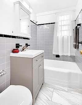 4th image of 225 E 46th St APT 9D