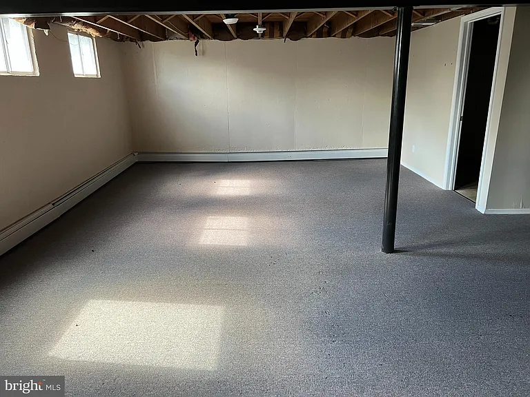 319 Meetinghouse Ln — Photo 32