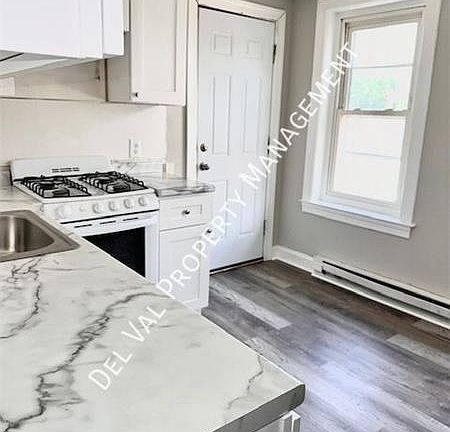2nd image of 107 N York St Floor 3