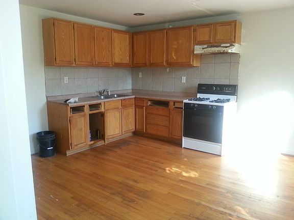 2nd image of 2135 S Lawndale Ave