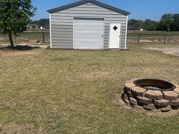 3rd image of 301 Willow Pond Drive