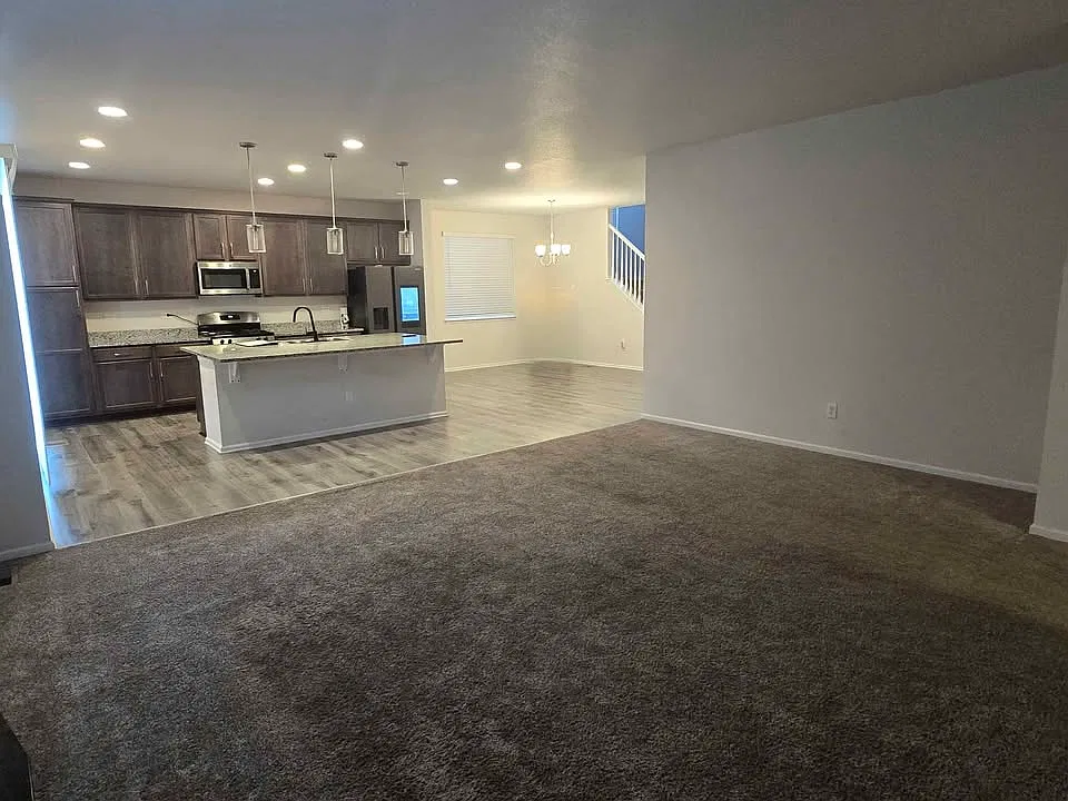 3 bed, 2.5 bath, 2444 sqft, $3,000 — Photo 4