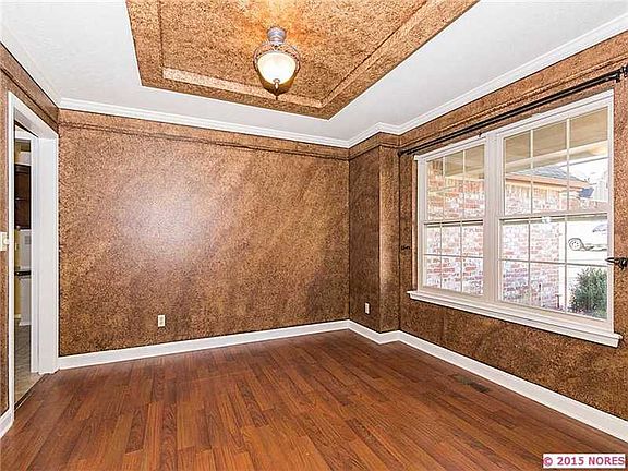 2nd image of 811 Dawn Ln