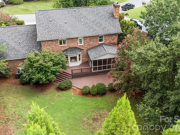 3rd image of 8601 Middleton Cir