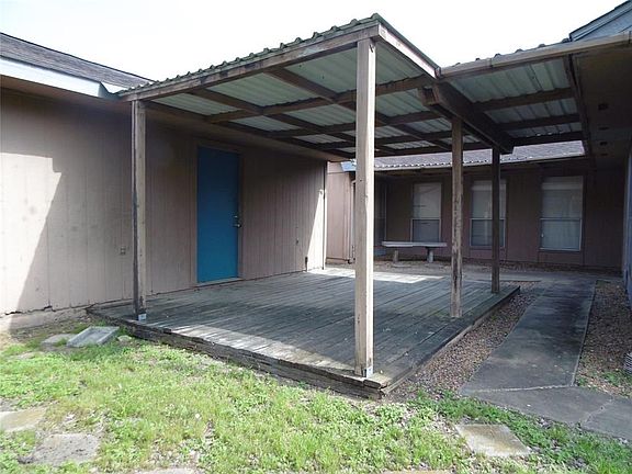 2nd image of 1415 Twining Oaks Ln