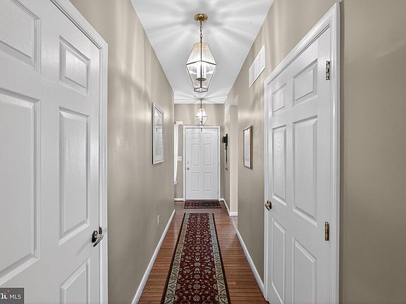 2nd image of 8 Stuart Dr #8